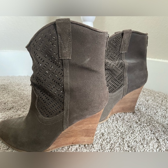 Leather and man made booties size 9 - Picture 2 of 4